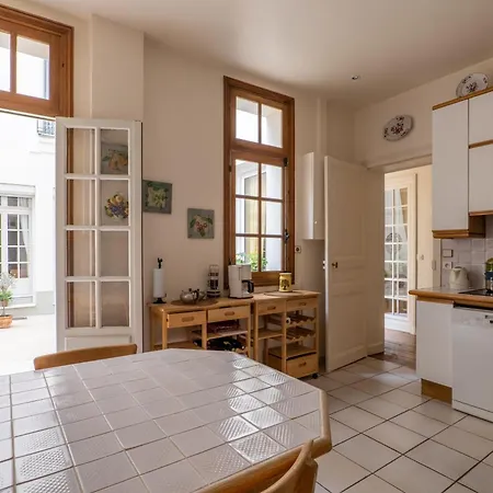 Apartament Veeve - Postcards From The Eiffel Tower